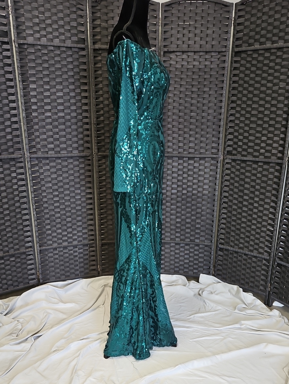 Size 10 emerald green off-shoulder long sleeve fitted sequin evening/prom gown - Picture 9 of 14
